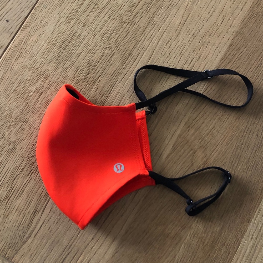 Lululemon double strap face mask